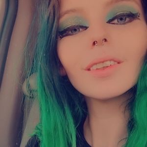 Meet your Posher, Claudia